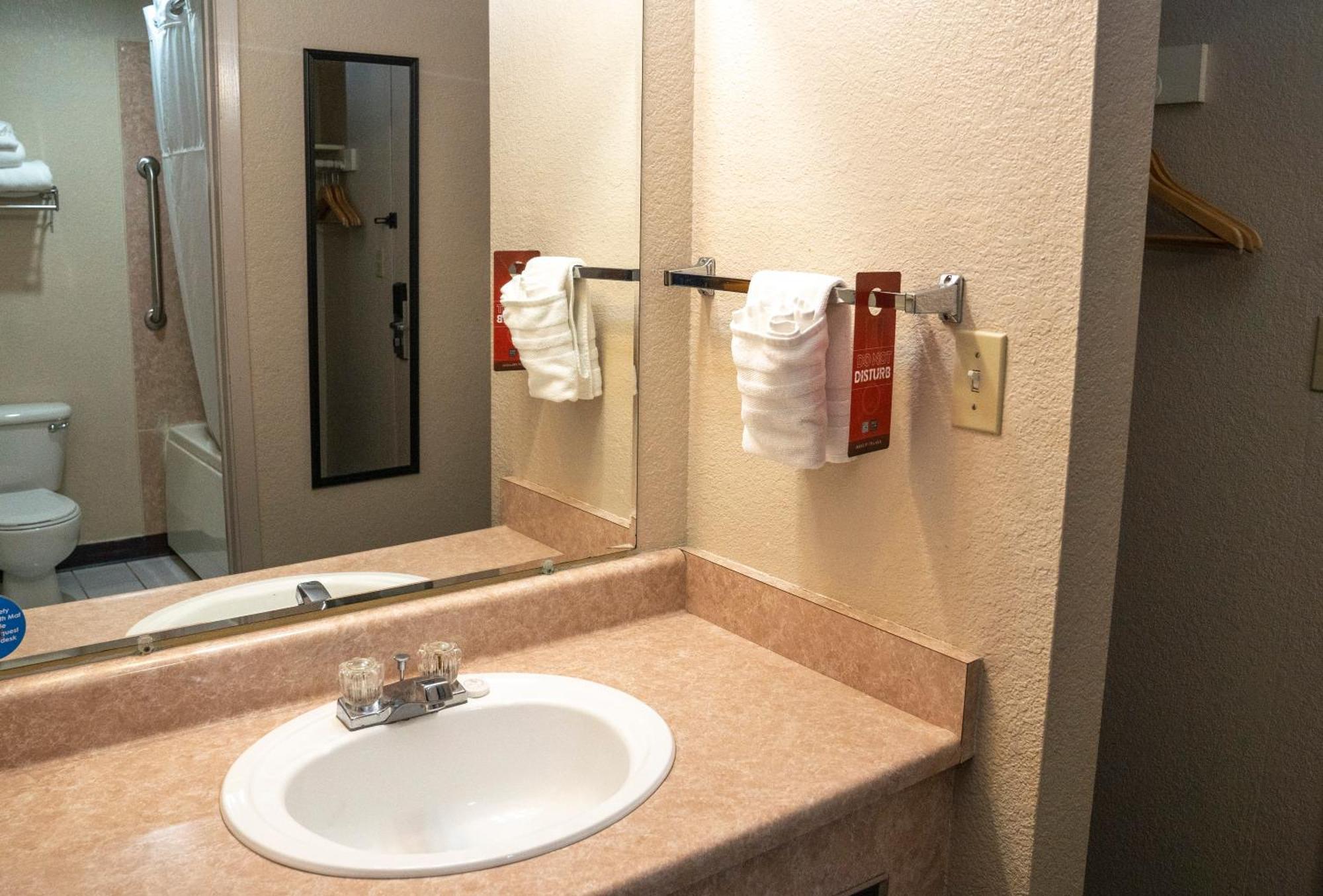 Americas Best Value Inn Lynnwood Buitenkant foto