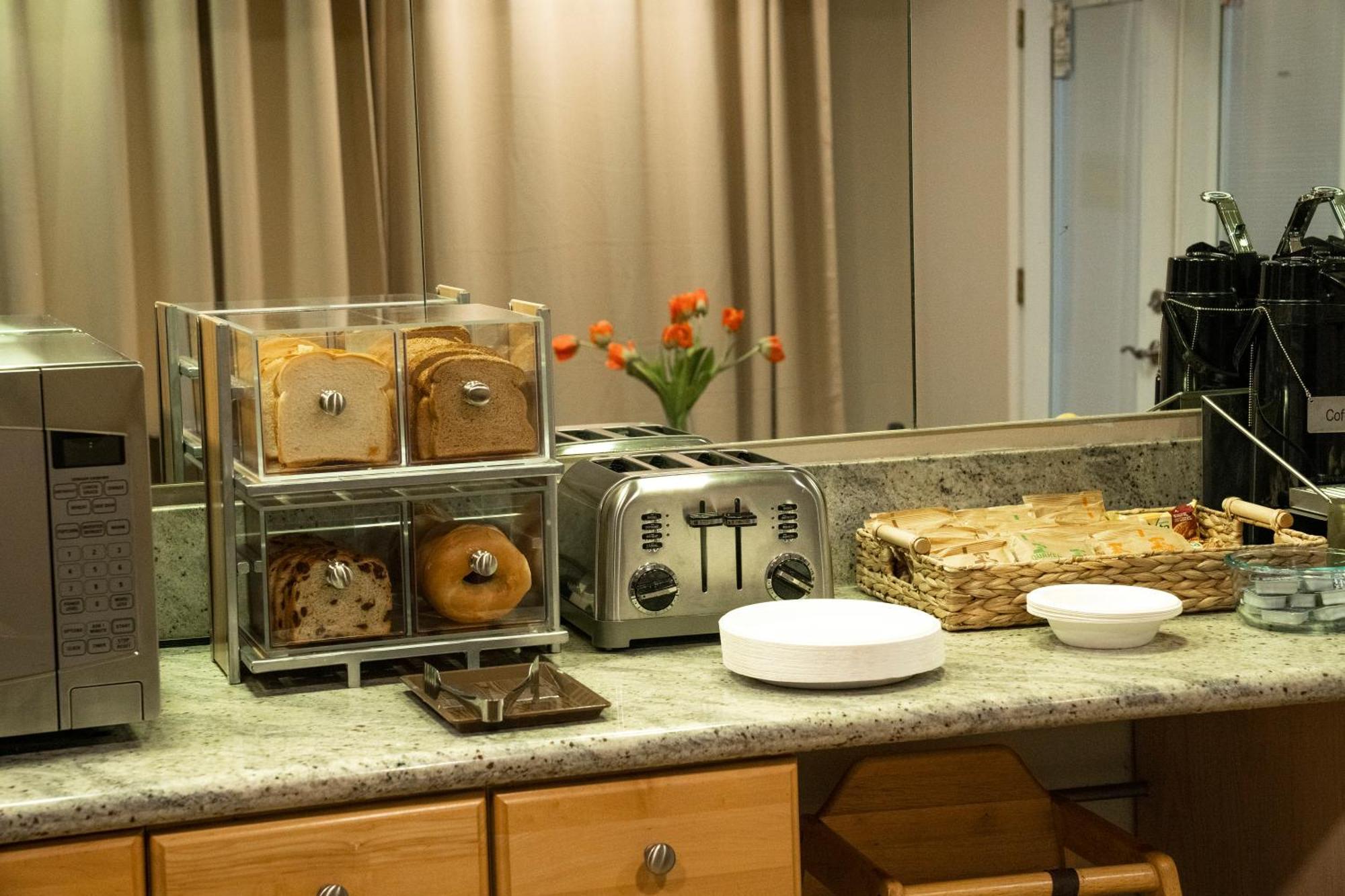 Americas Best Value Inn Lynnwood Buitenkant foto
