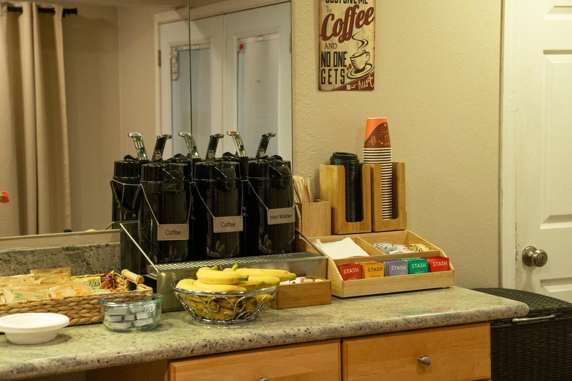 Americas Best Value Inn Lynnwood Buitenkant foto