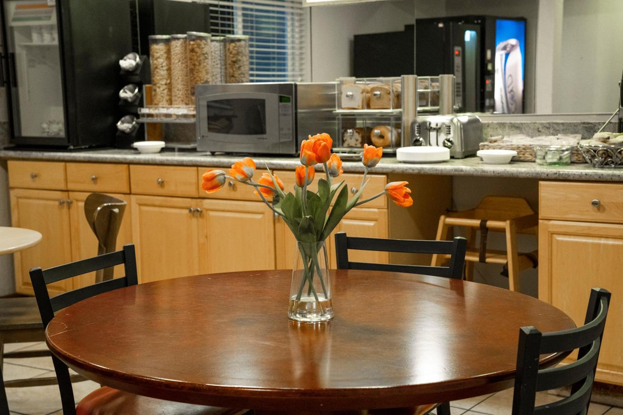 Americas Best Value Inn Lynnwood Buitenkant foto